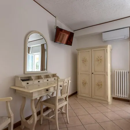 Margherita Hotel 2*